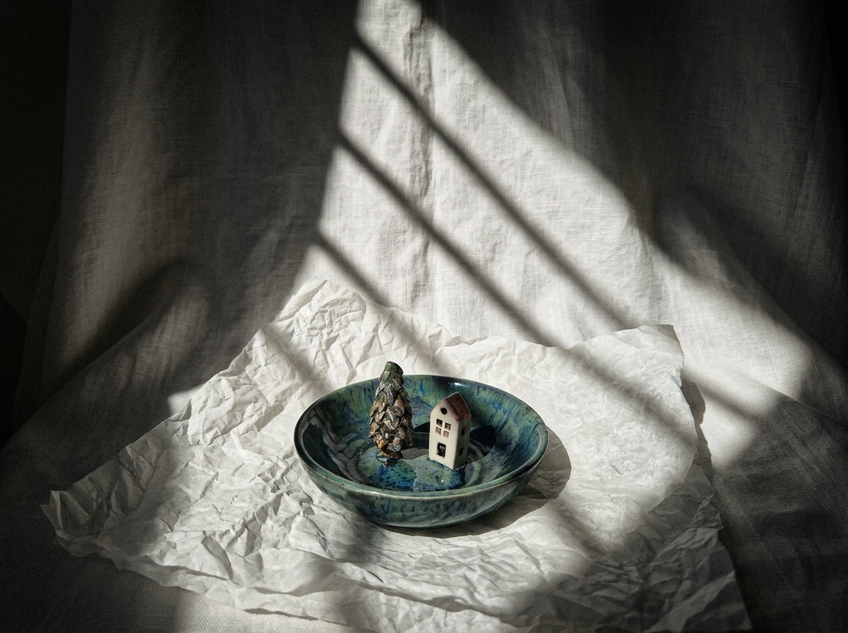 Ceramiczna miseczka na papierze