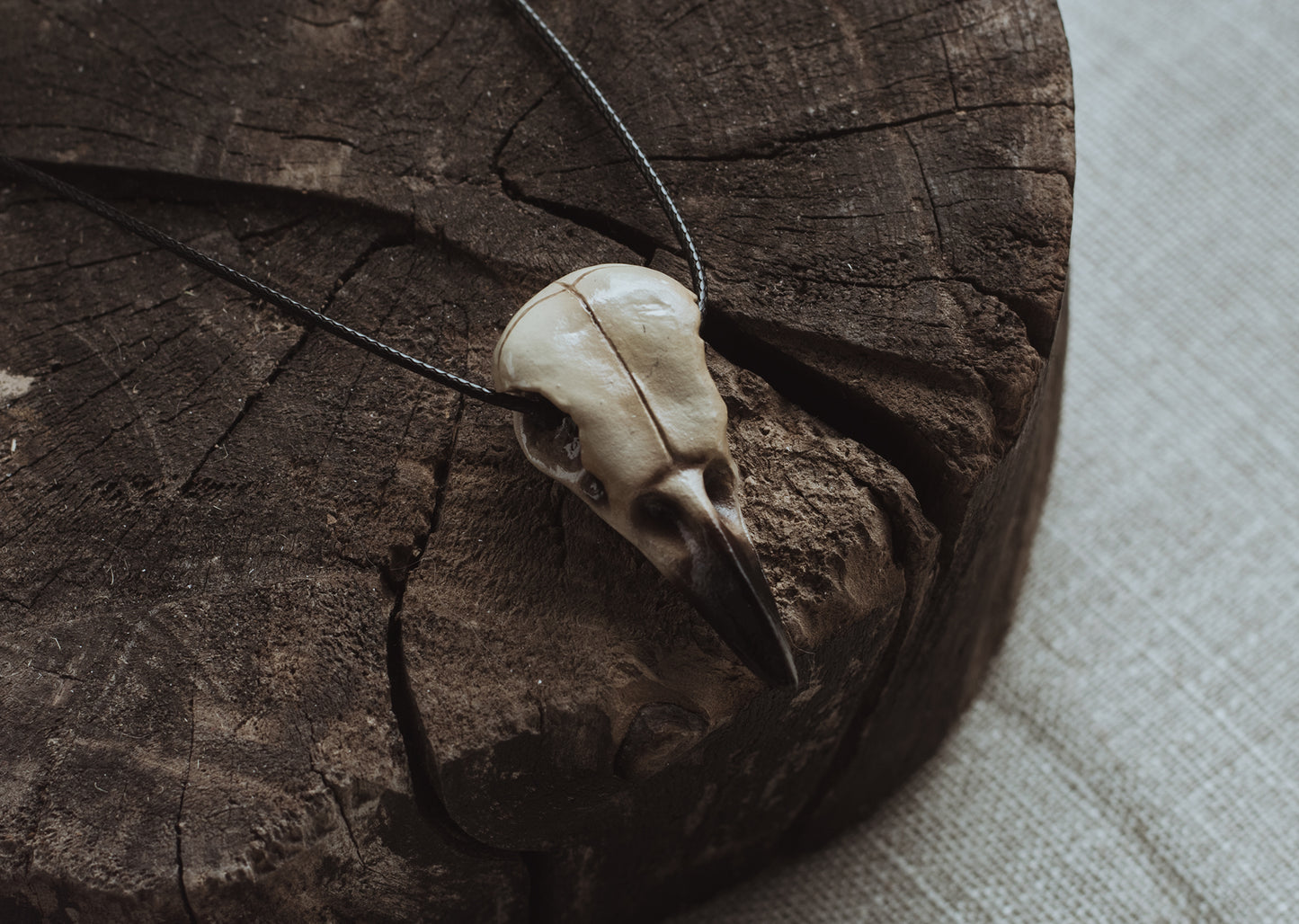 Wisiorek Kruk - ręcznie robiony