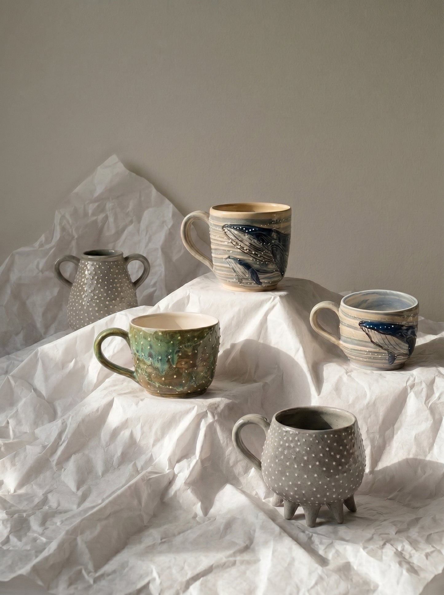 Kubek ceramiczny zielony w kropki – ręcznie robiony Ceramika