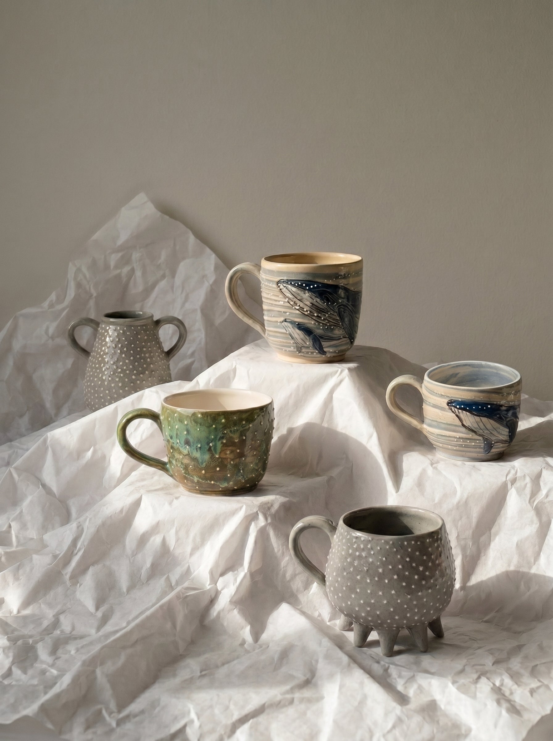 Kubek ceramiczny zielony w kropki – ręcznie robiony Ceramika