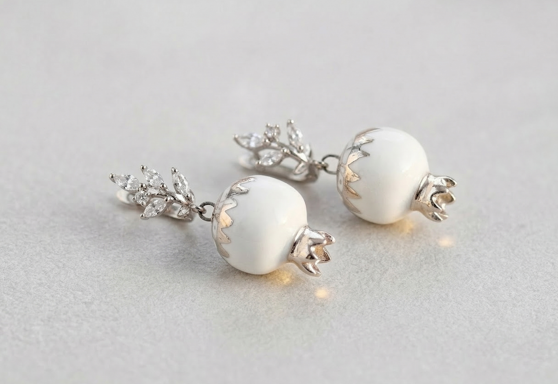 Kolczyki Granat z porcelany z autorskim malowaniem Kolczyki