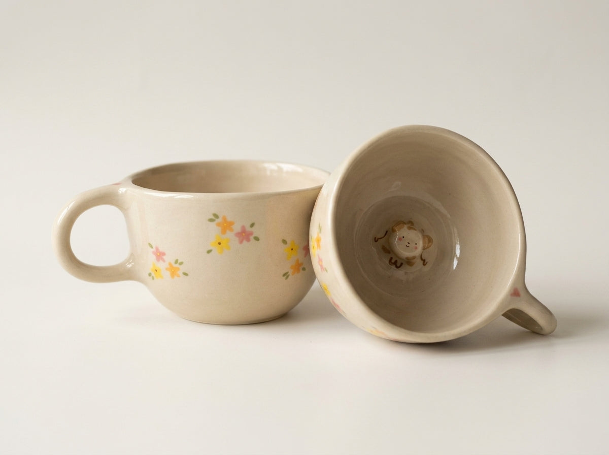 Kubek ceramiczny z pieskiem na dnie