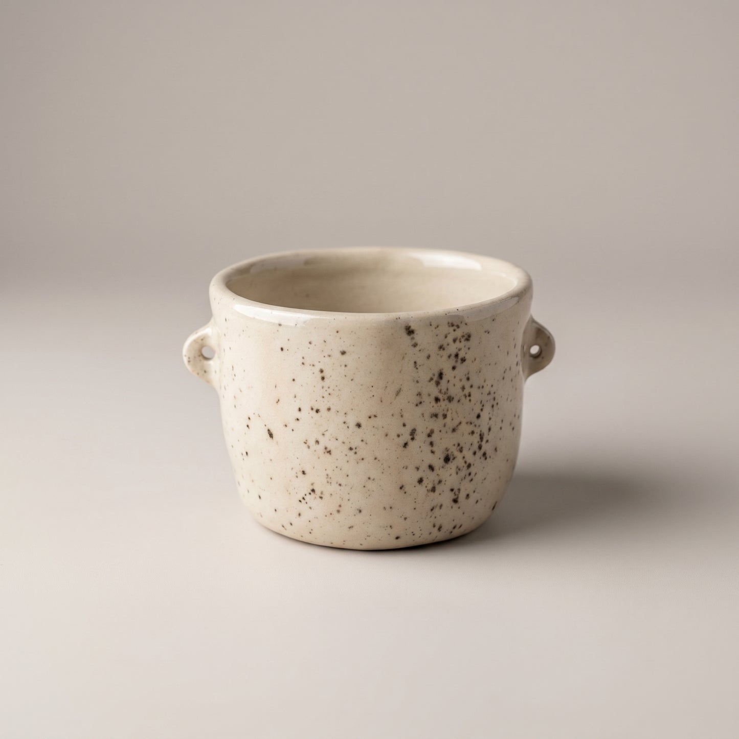 Czarka ceramiczna z obliczem – ręczna robota Ceramika