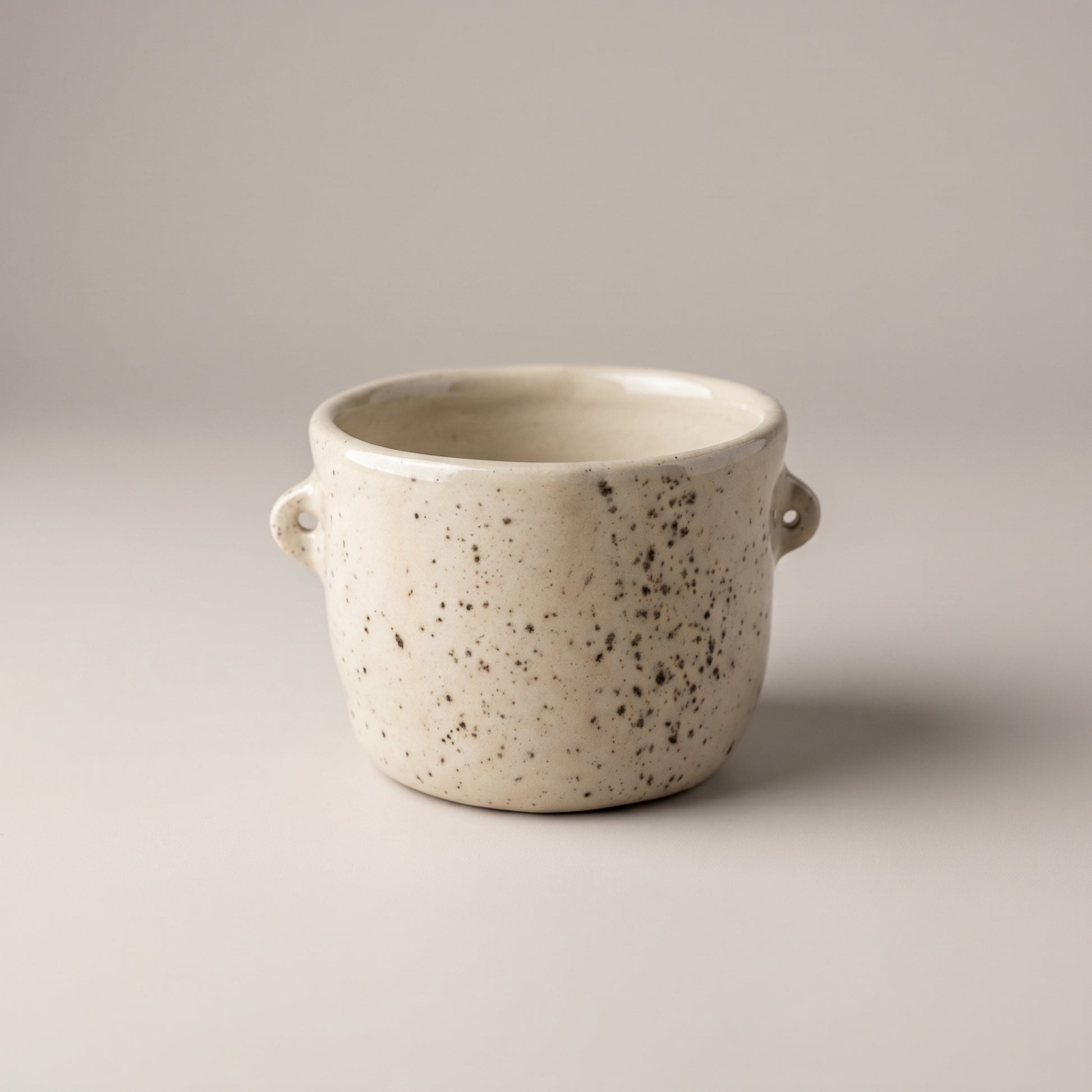 Czarka ceramiczna z obliczem – ręczna robota Ceramika