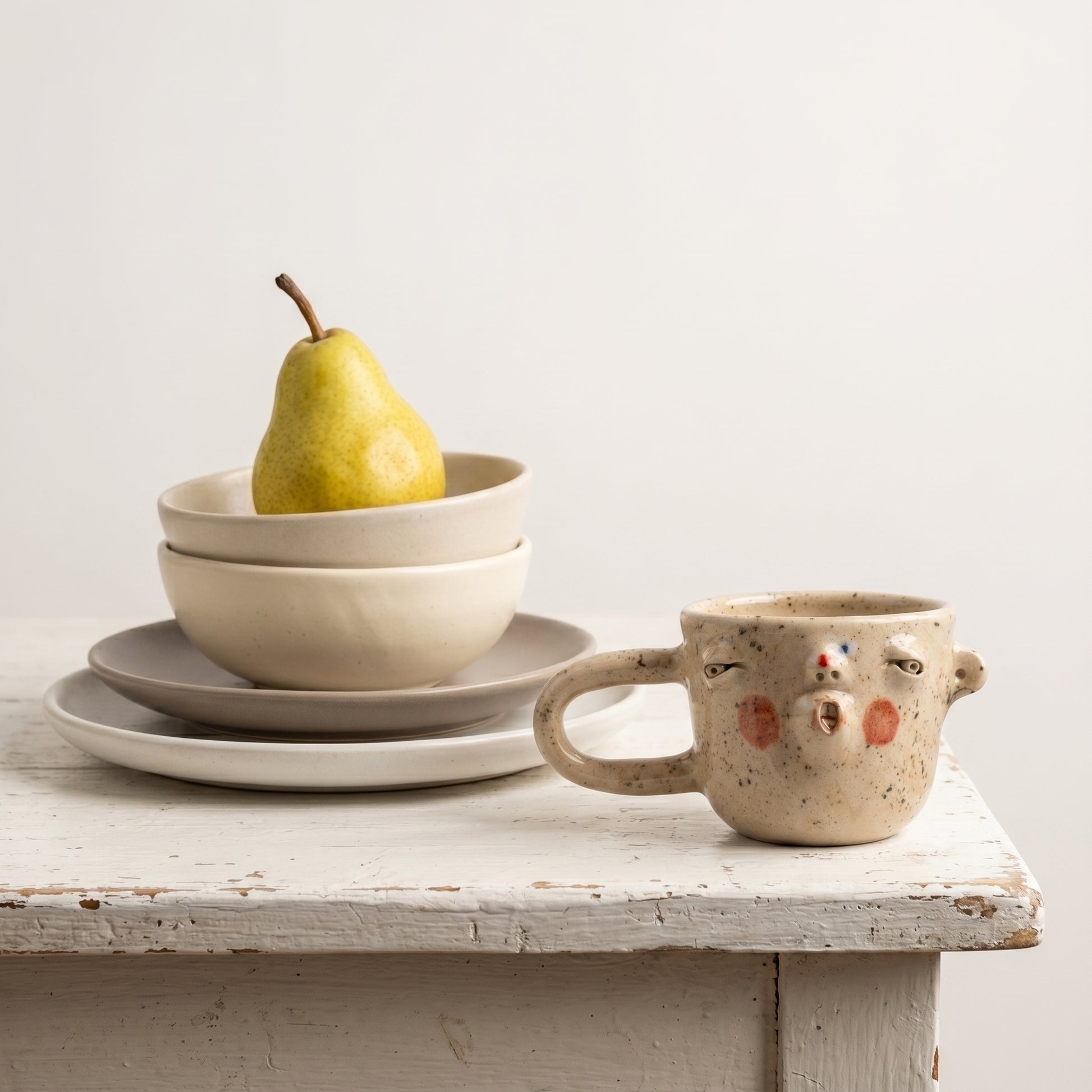Kubek ceramiczny – twarz z wypukłymi detalami Ceramika