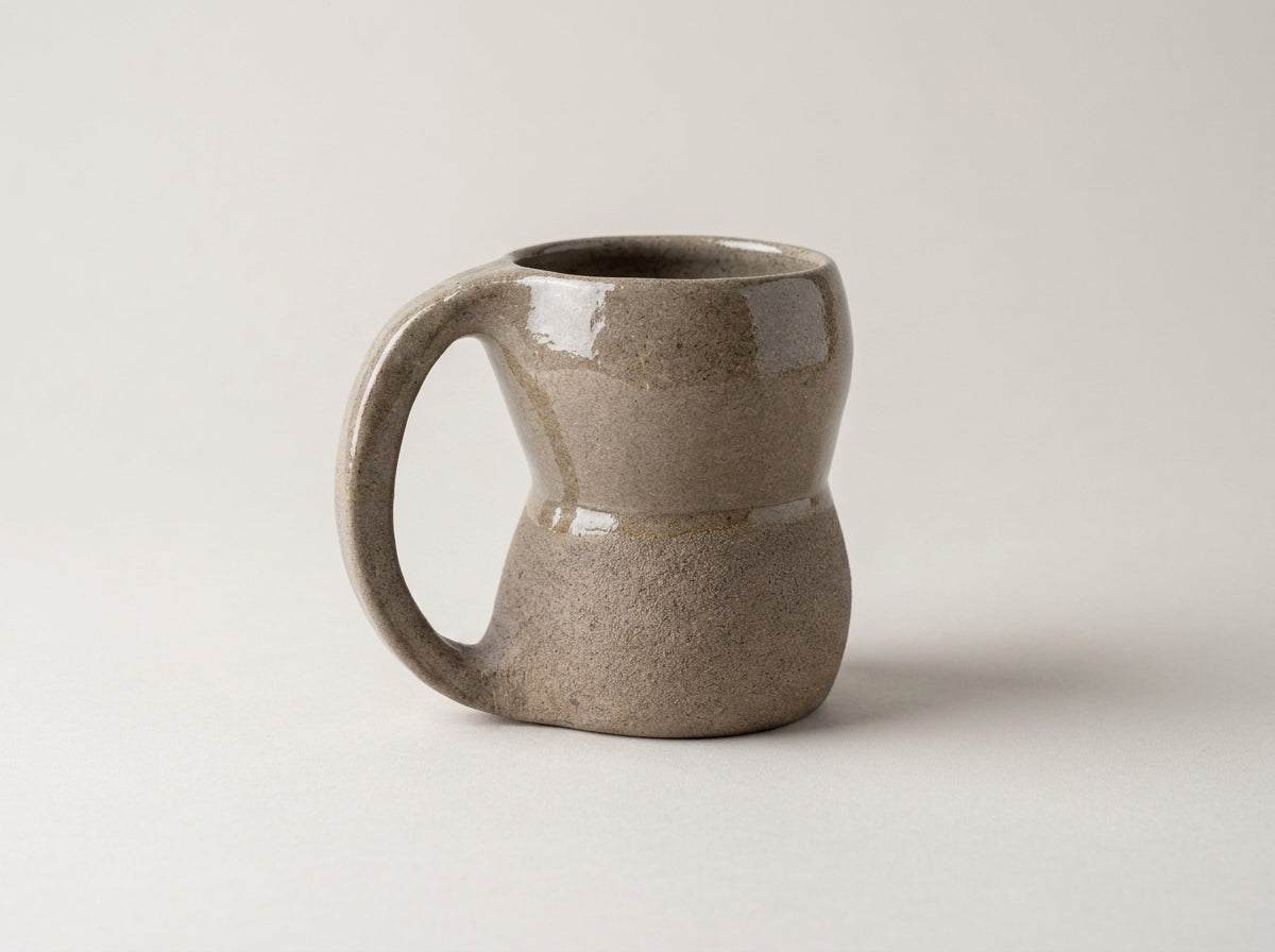 Kubek ceramiczny organiczny – widok z przodu