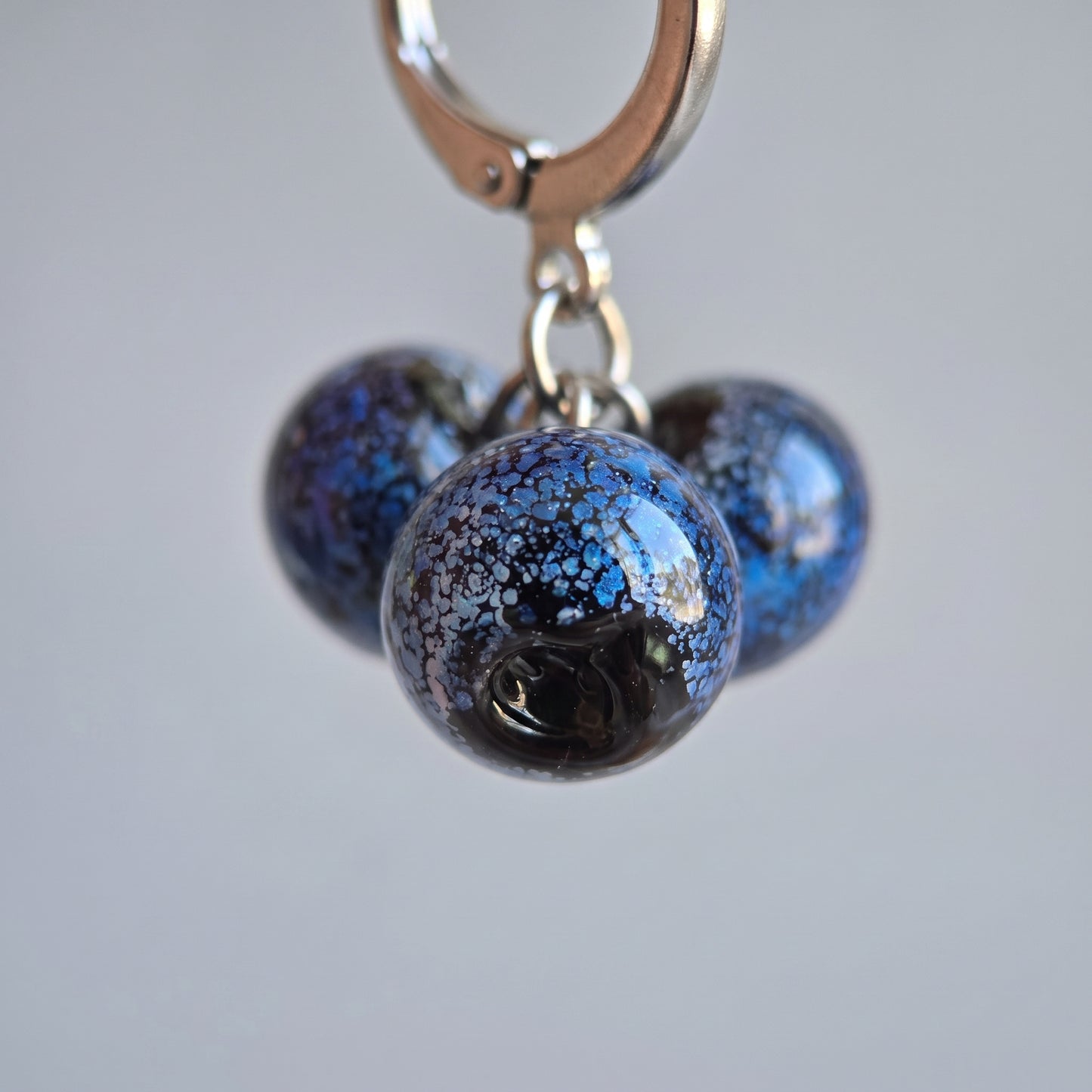 Kolczyki szklane Czarna Jagoda – autorski lampwork