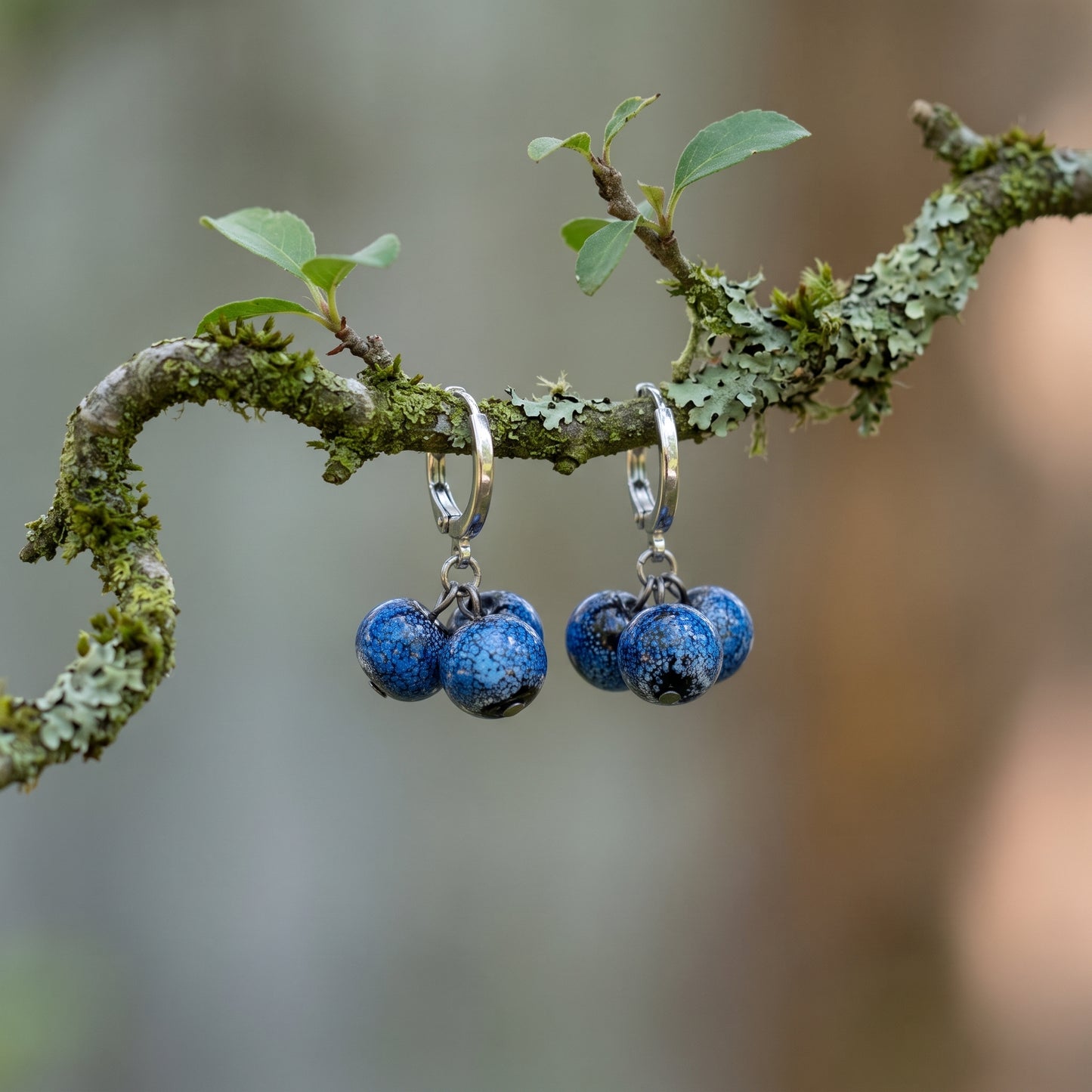 Kolczyki szklane Czarna Jagoda – autorski lampwork