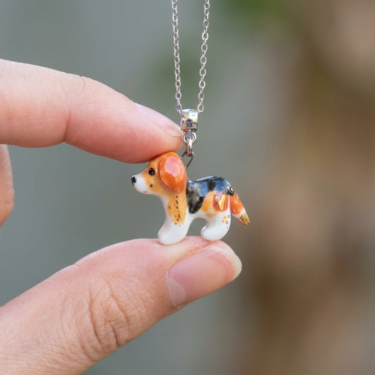 Naszyjnik z porcelanowym pieskiem – ręczna robota, złoto na porcelanie Biżuteria