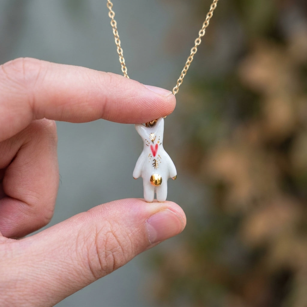 Naszyjnik z porcelanowym zajączkiem – ręczna robota, złoto na porcelanie