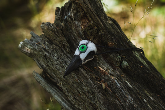 Wisiorek Kruk z zieloną kulą - ręcznie robiony