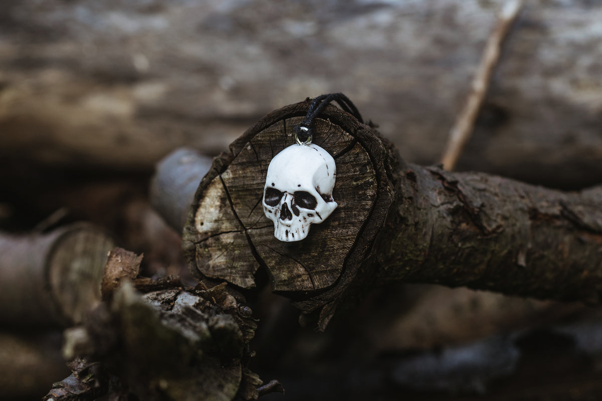 Glowing skull pendant - jewelry with a mysterious glow