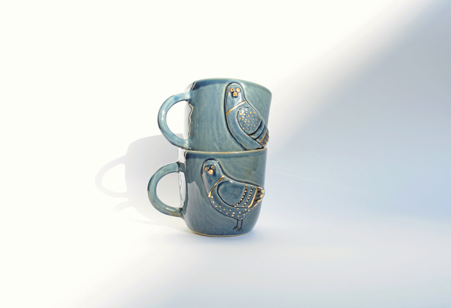 Kubek ceramiczny z gołębiem - ręcznie robiony