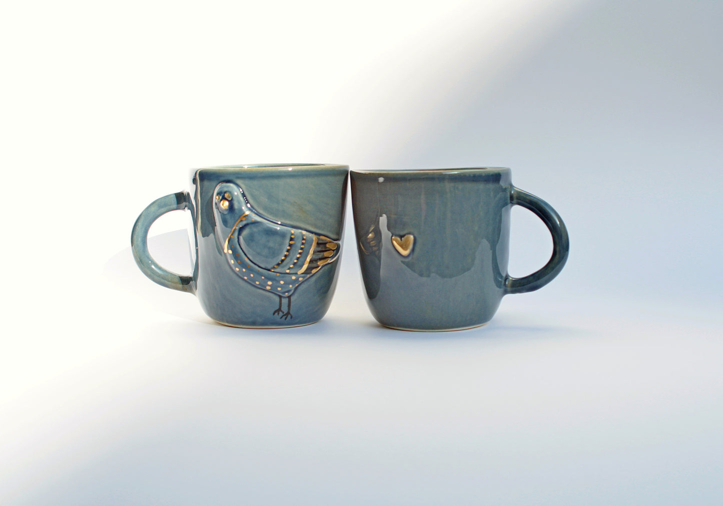 Kubek ceramiczny z gołębiem - ręcznie robiony