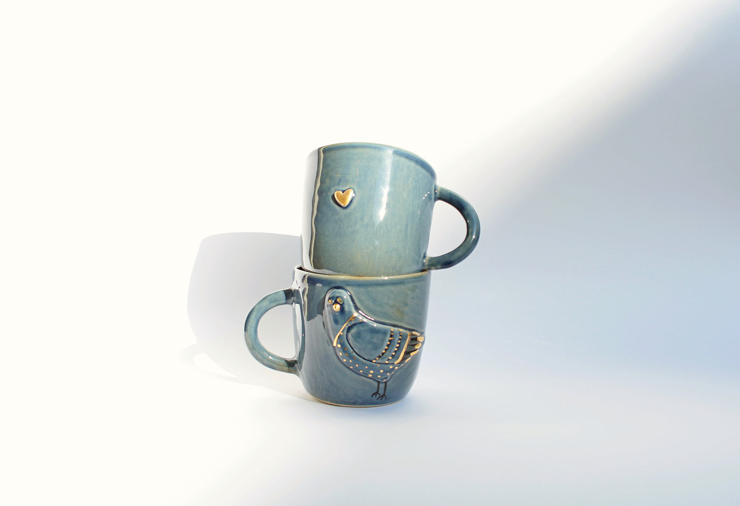 Kubek ceramiczny z gołębiem - ręcznie robiony