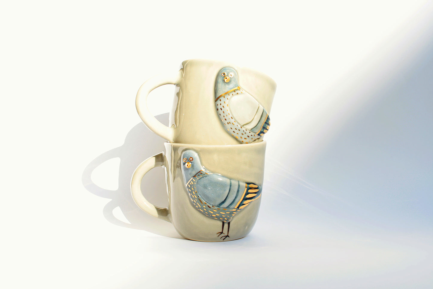 Kubek ceramiczny z gołębiem - ręcznie robiony