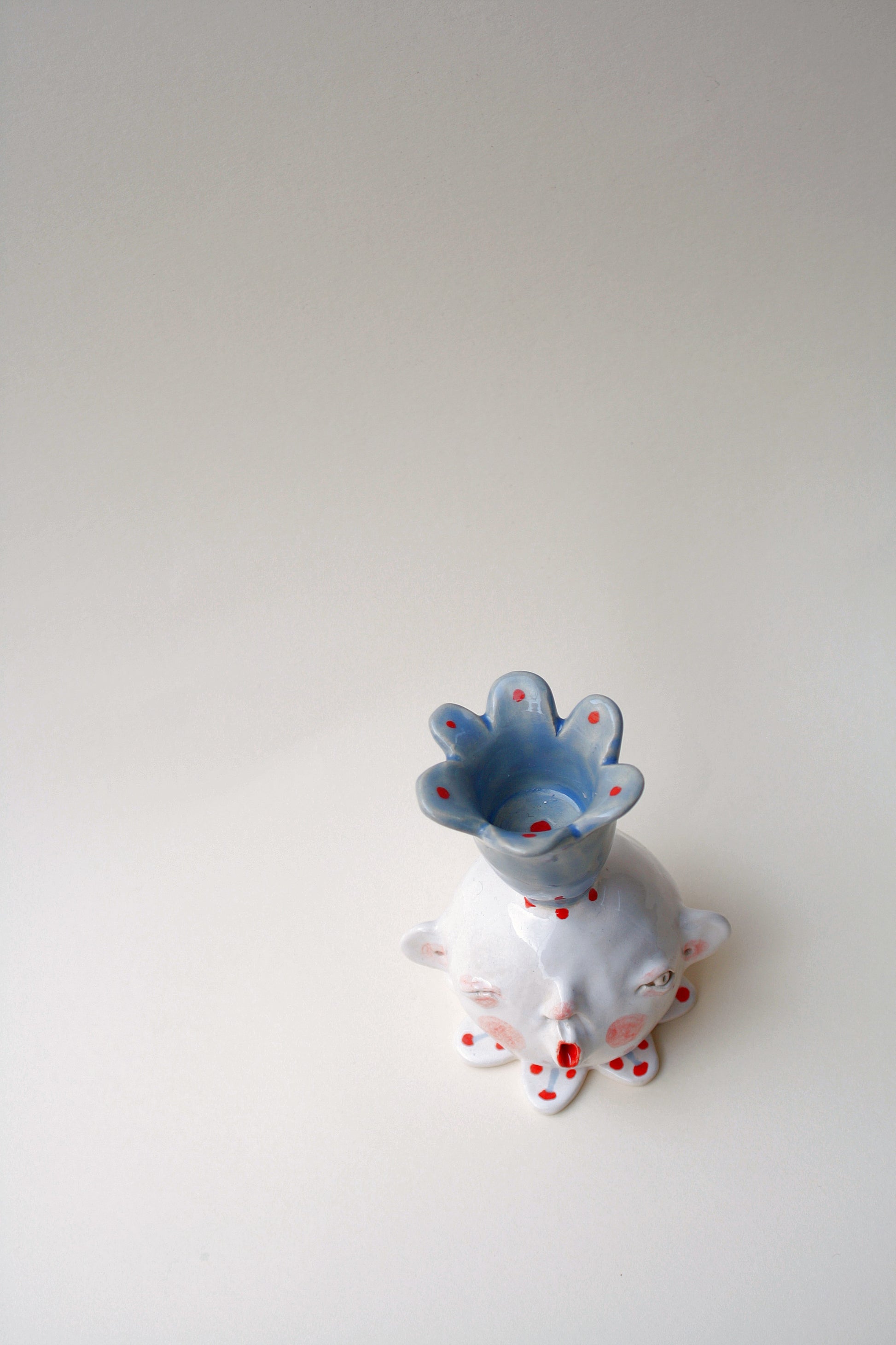 Świecznik ceramiczny Głowa z niebieskim kwiatem Ceramika