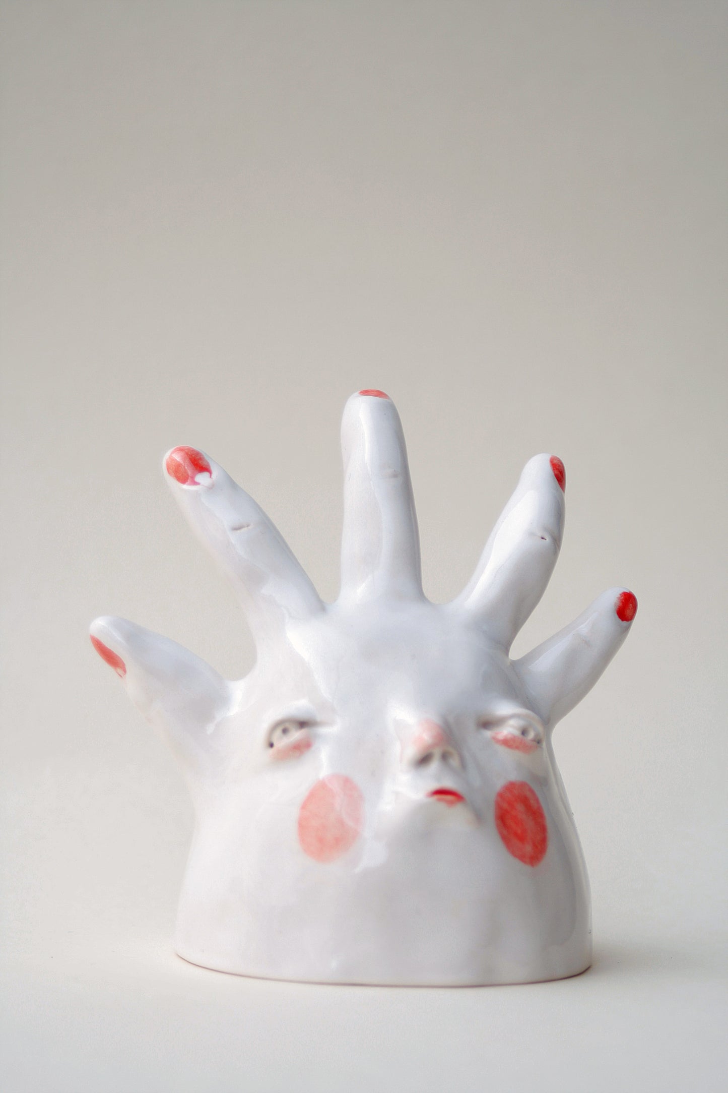 Stojak na pierścionki ceramiczny ręcznie wykonany Ręka 2 Ceramika