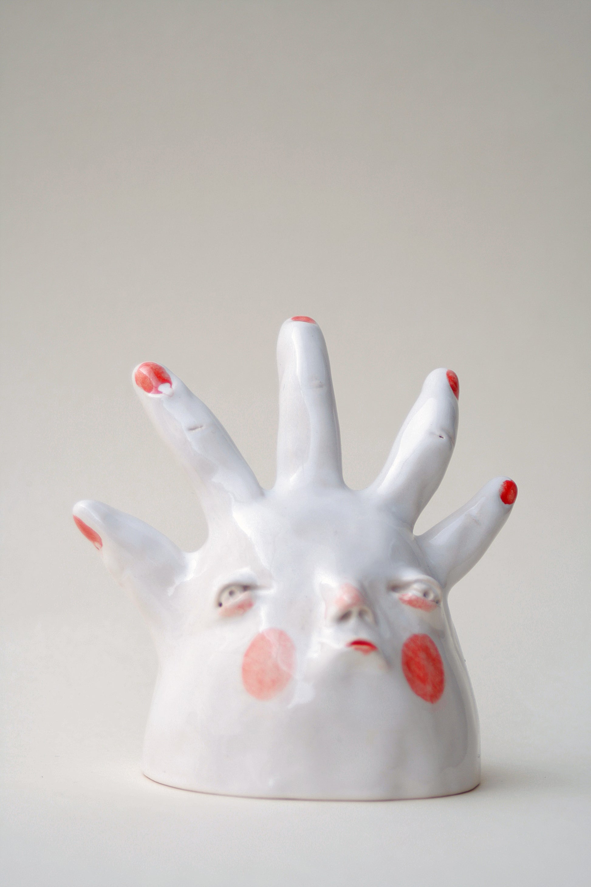 Stojak na pierścionki ceramiczny ręcznie wykonany Ręka 2 Ceramika