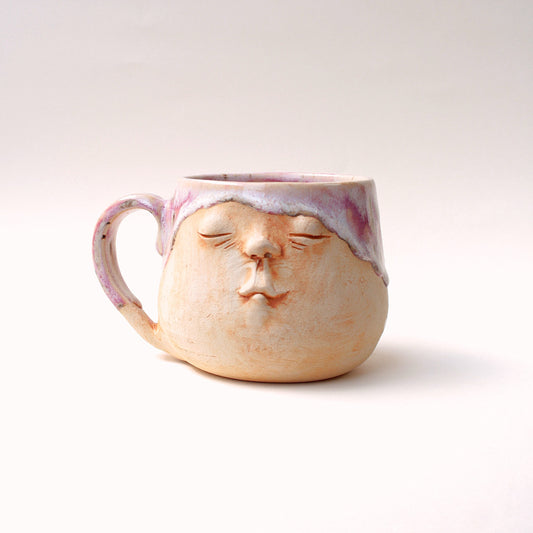 Kubek ceramiczny Śpiąca Twarz – ręcznie robiony Ceramika
