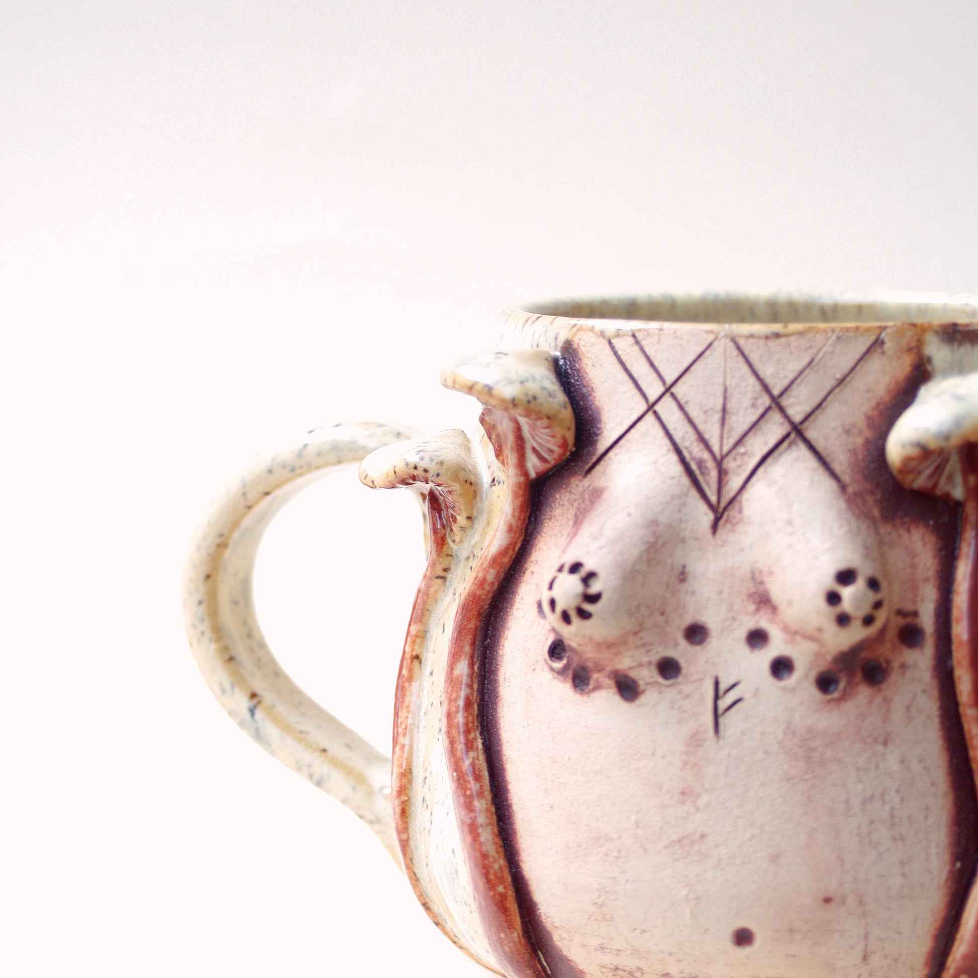 Kubek ceramiczny Bogini Lasu – ręcznie robiony Ceramika