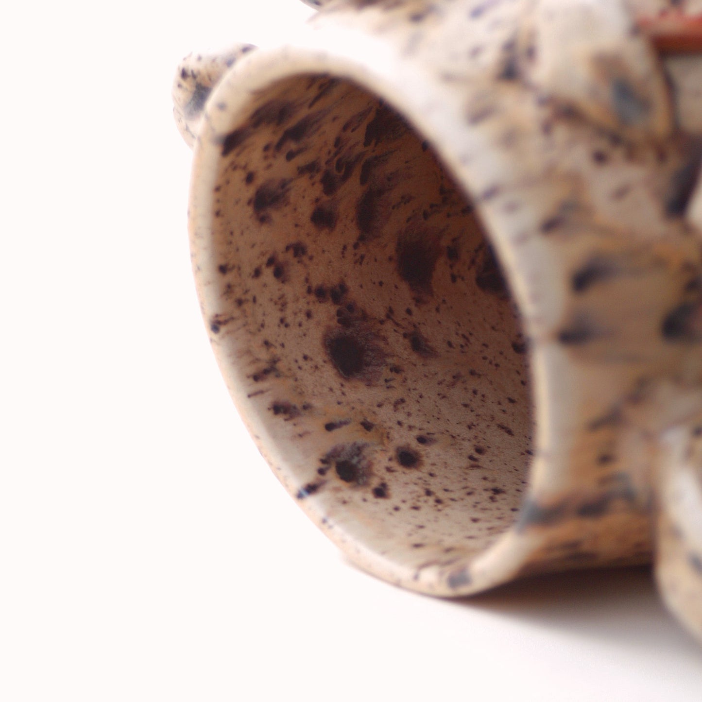 Kubek ceramiczny z grzybami i sercem – ręcznie robiony Ceramika