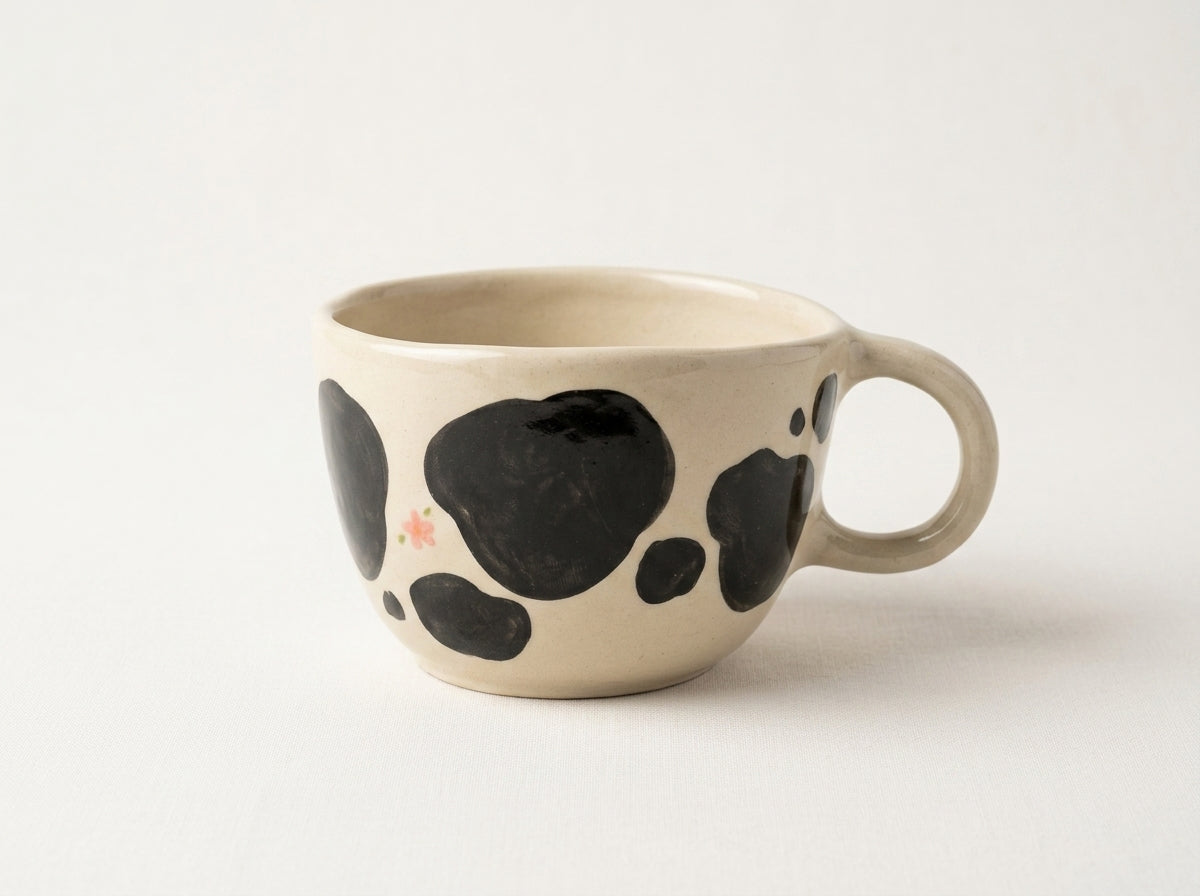 Kubek ceramiczny z krówką na dnie