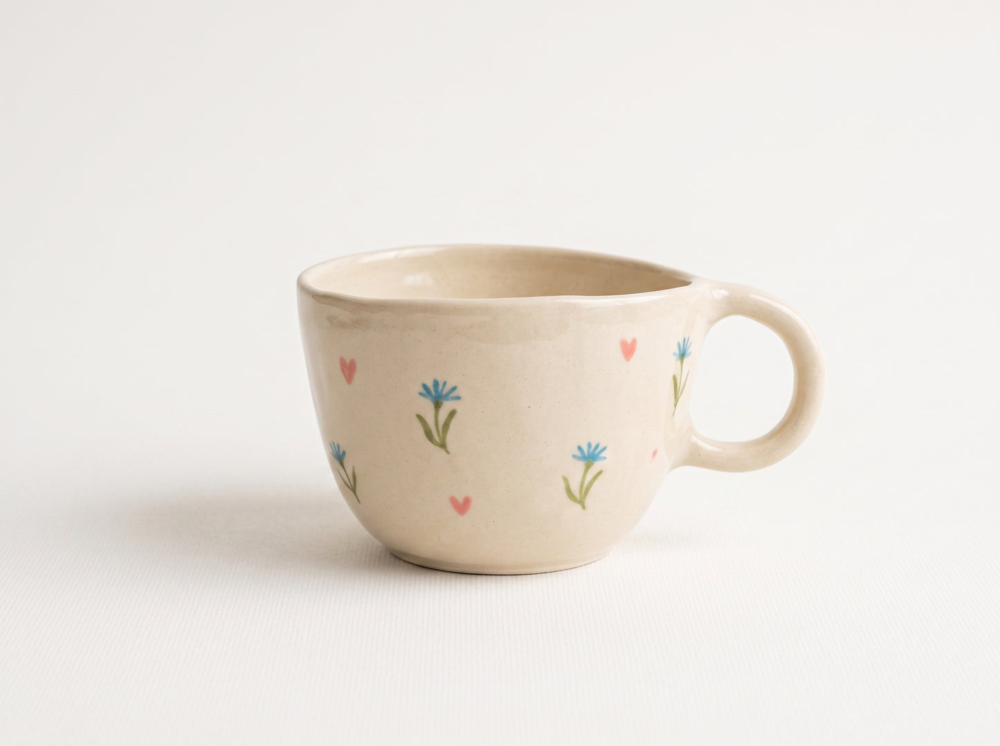 Kubek ceramiczny z chabrami