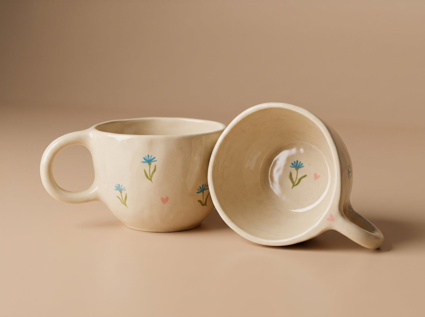 Kubek ceramiczny z chabrami