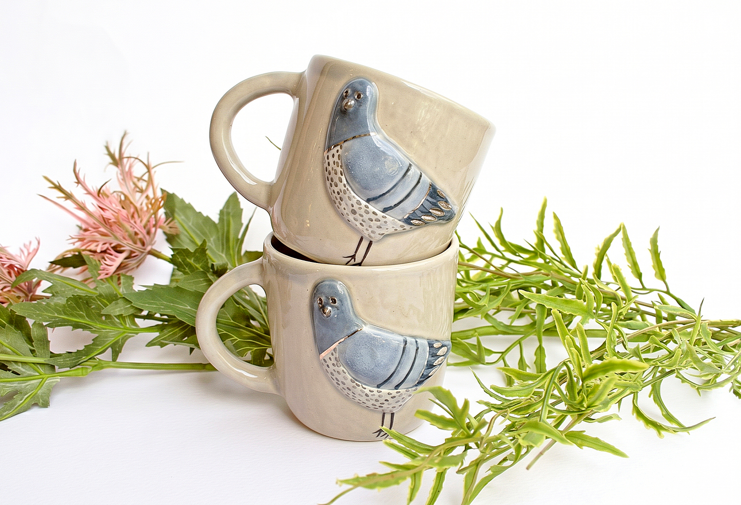 Kubek ceramiczny z gołębiem - ręcznie robiony Szary z platyna Ceramika