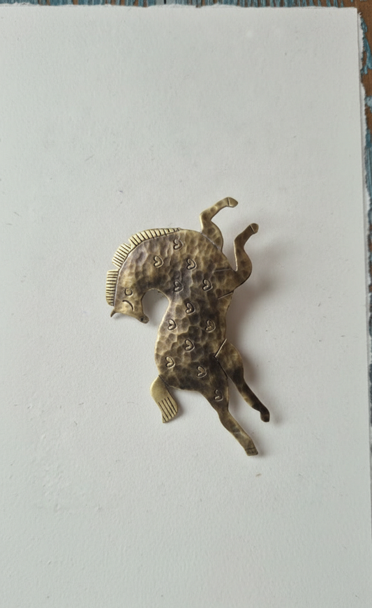 Broszka Koń z mosiądzu