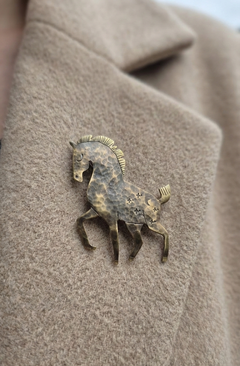 Broszka Koń z mosiądzu