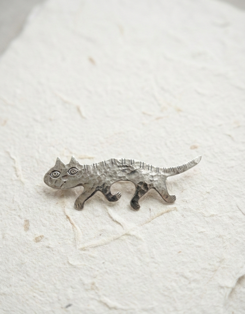 Broszka Kot z melchioru