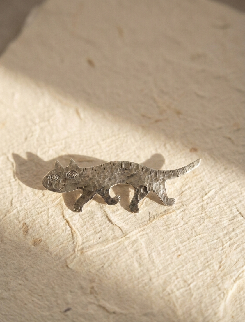 Broszka Kot z melchioru