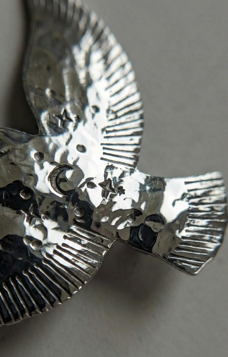 Broszka Jaskółka z melchioru