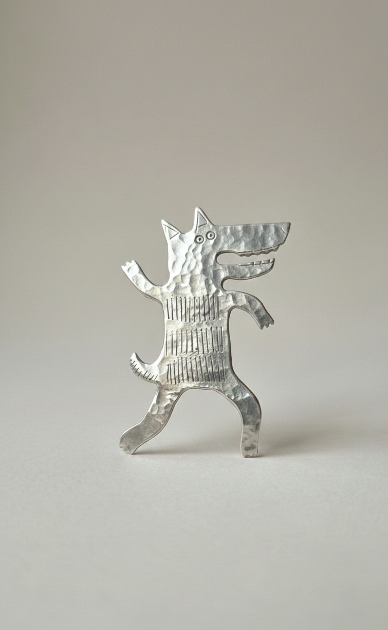 Broszka Wilk z melchioru