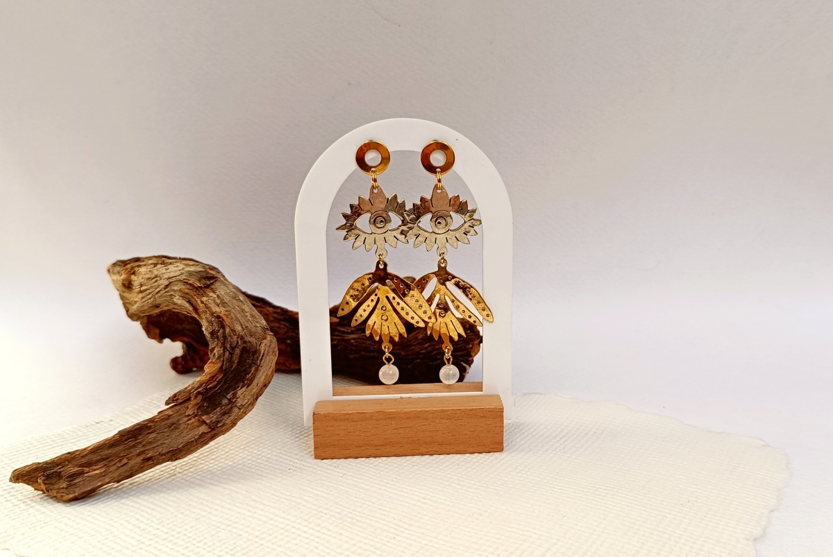 Kolczyki „Sekret lasu” – unikalna biżuteria artystyczna z mosiądzu