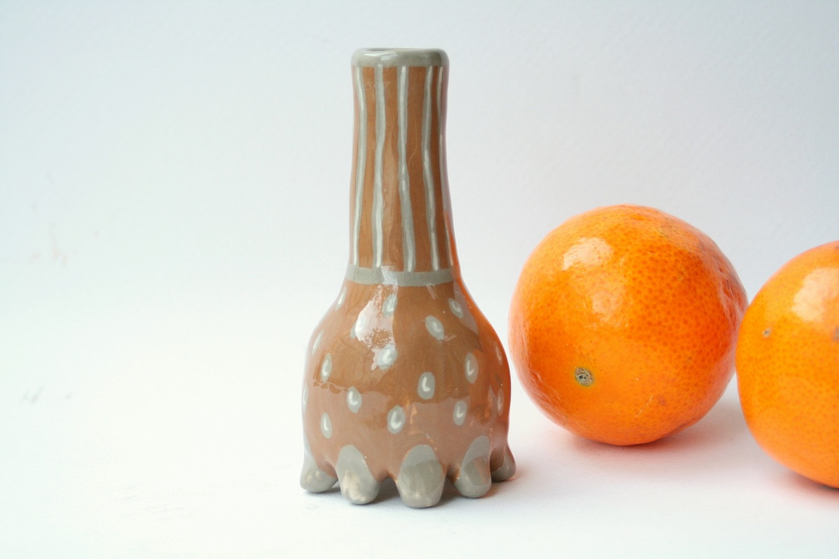 Mini wazon ceramiczny handmade – naturalny urok małych form