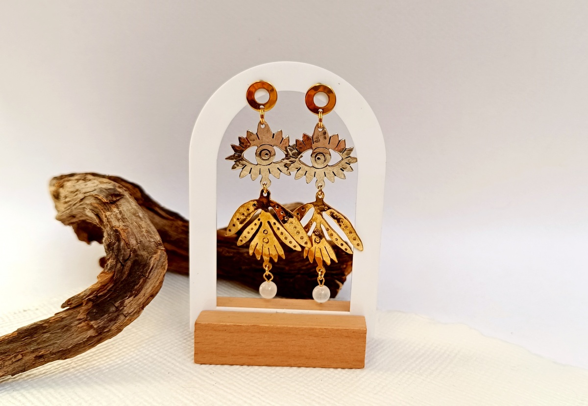 Kolczyki „Sekret lasu” – unikalna biżuteria artystyczna z mosiądzu