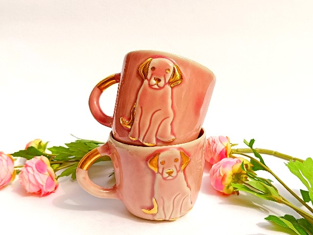 Kubek ceramiczny z labradorem na różowo