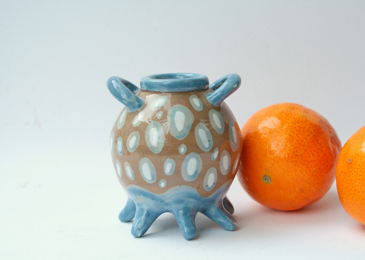 Doniczka mini ceramiczna handmade – subtelna dekoracja z duszą