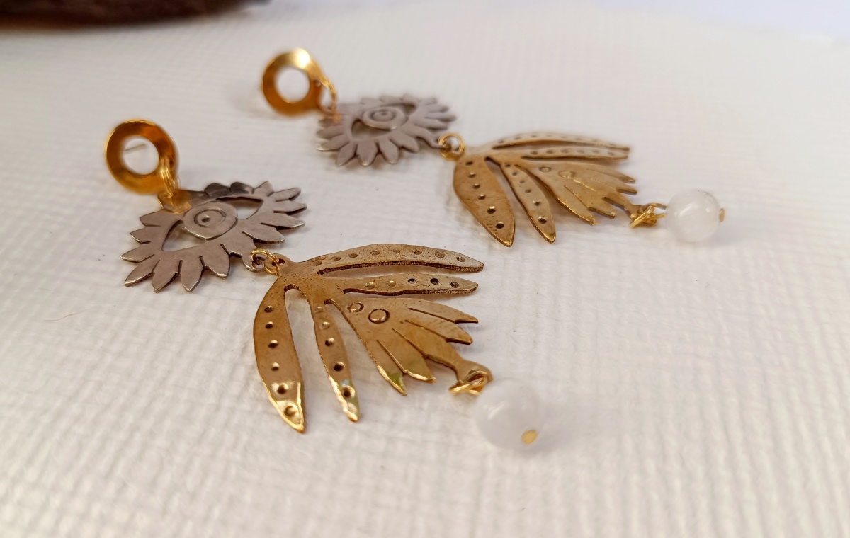 Kolczyki „Sekret lasu” – unikalna biżuteria artystyczna z mosiądzu