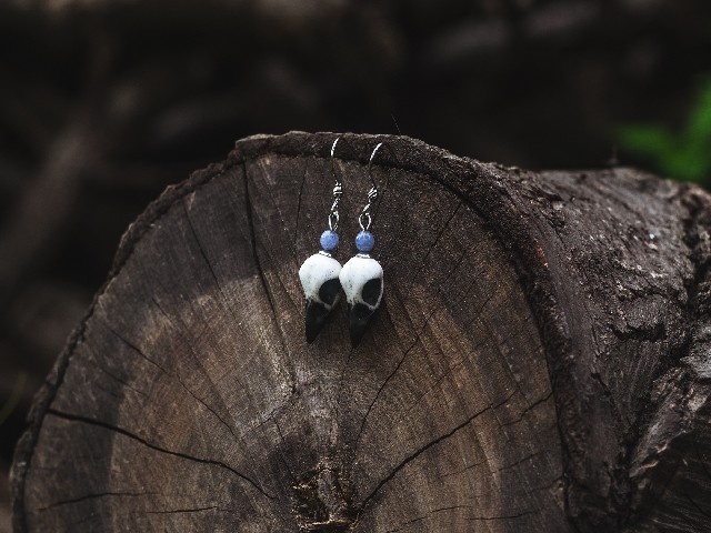 Kolczyki Czaszki z szarą kulką