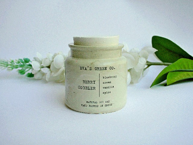  Berry cobbler - świeca sojowa w betonowym pojemniku