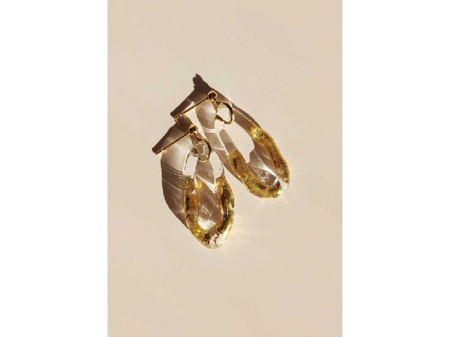 Długie kolczyki ze złotem 