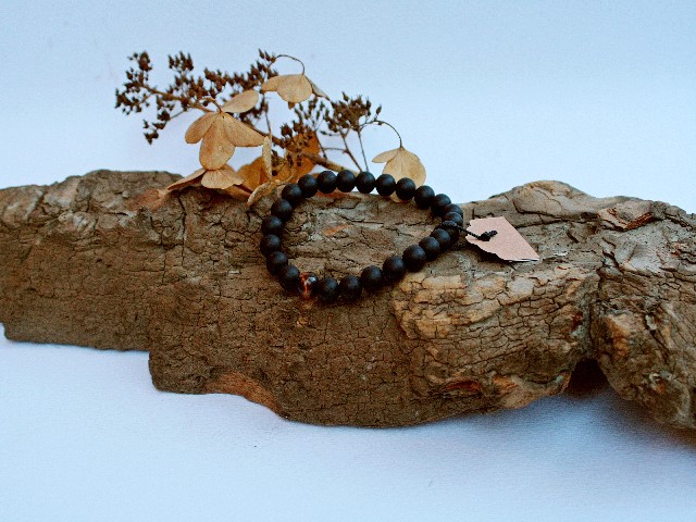 Bransoletka z onyksu i tygrysiego oka – moc i styl