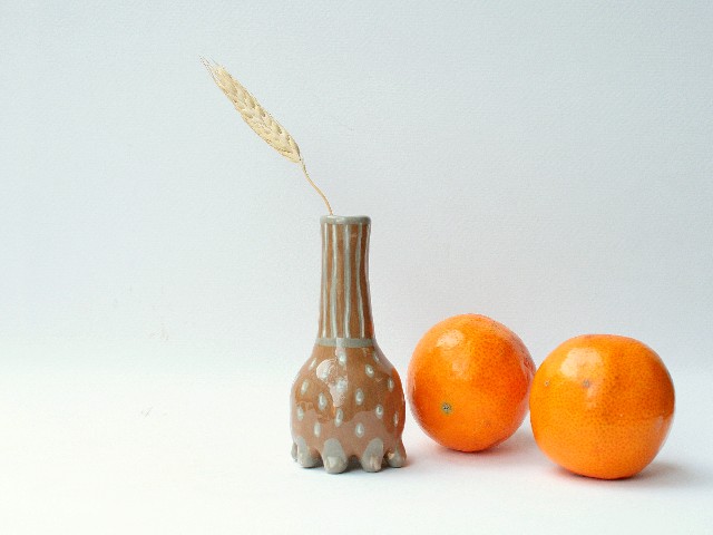 Mini wazon ceramiczny handmade – naturalny urok małych form