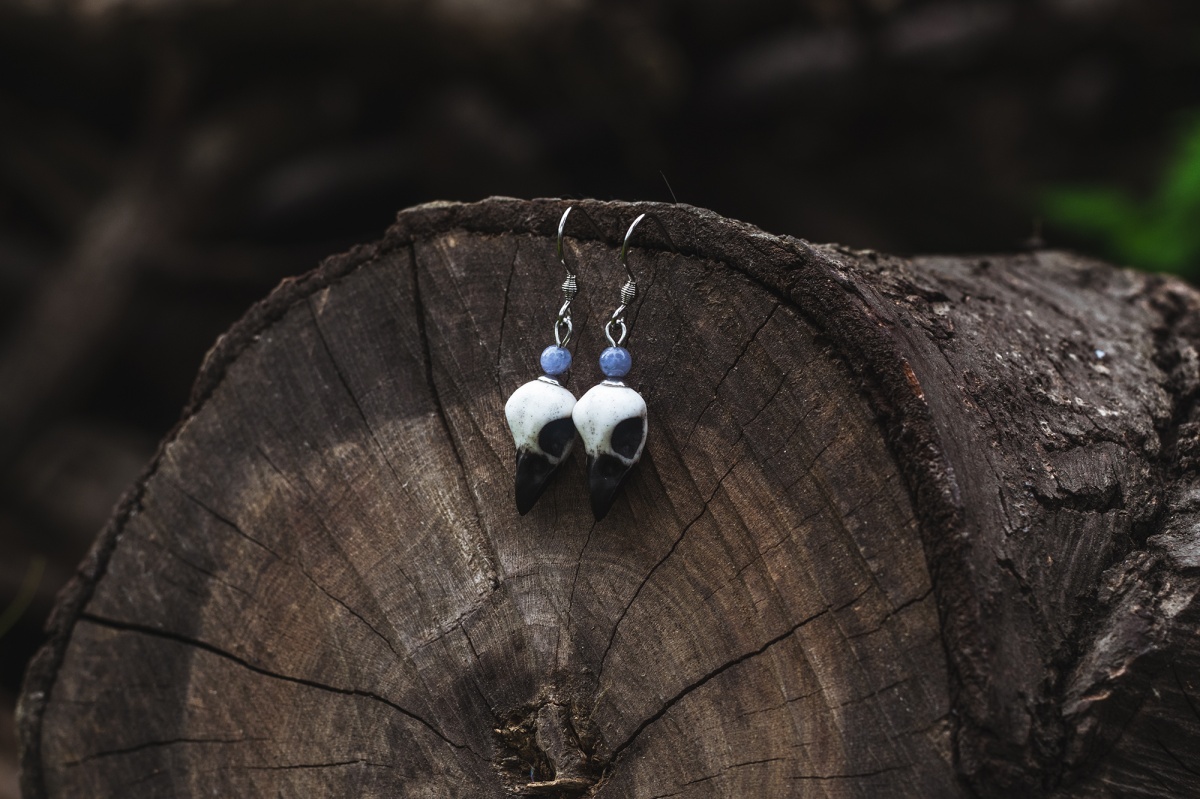 Kolczyki Czaszki z szarą kulką