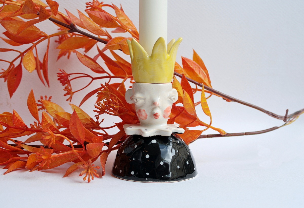 Świecznik ceramiczny z koroną