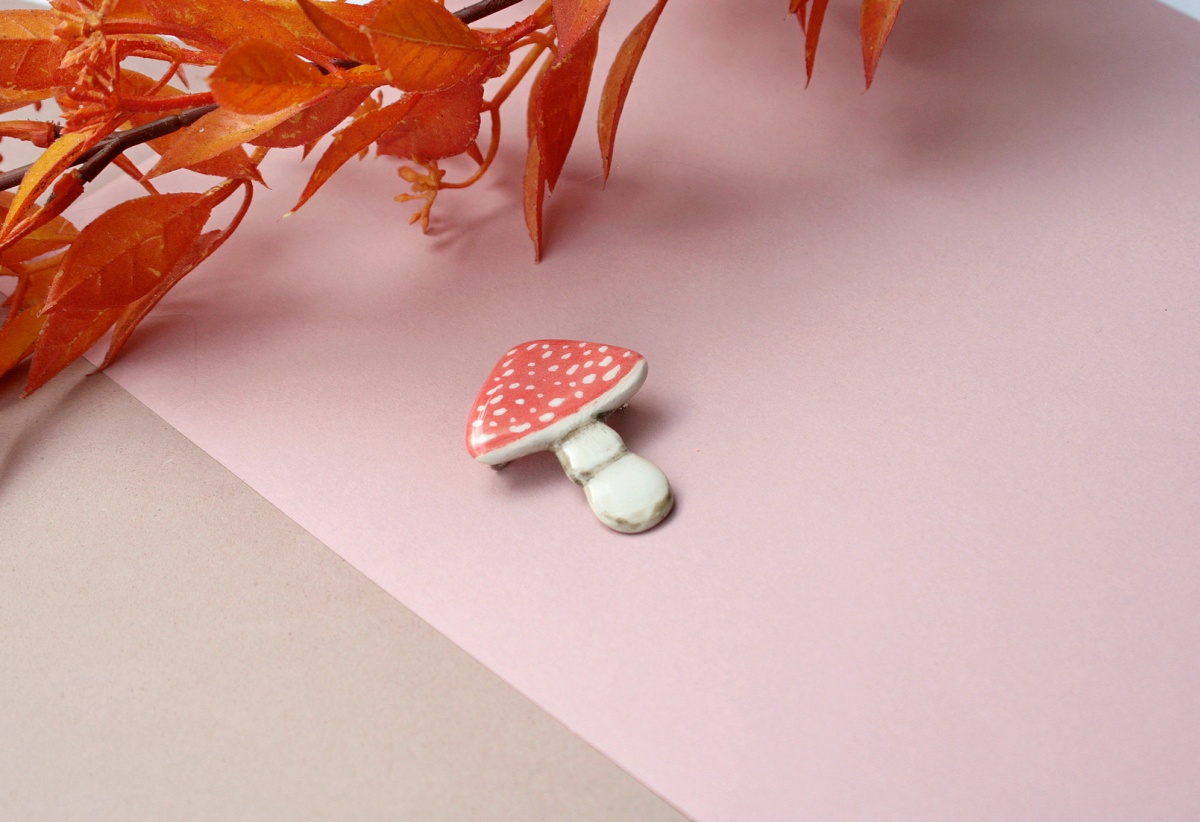 Broszka ceramiczna amanita